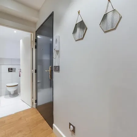 Bright And Modern Apt Near The Champs-elysees * Parijs