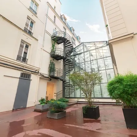 Bright And Modern Apt Near The Champs-elysees Parijs