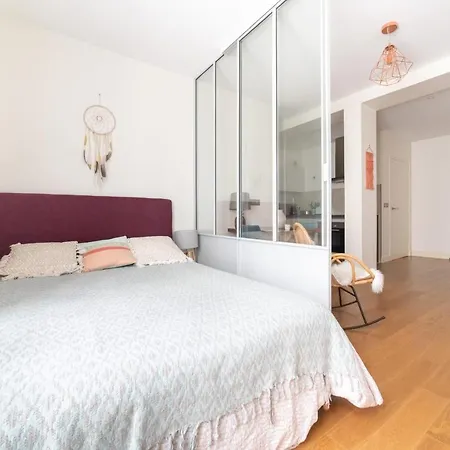 Bright And Modern Apt Near The Champs-elysees * Parijs